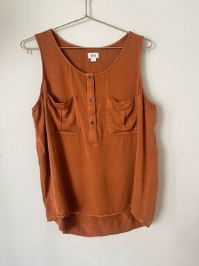 a.n.a Rust Orange Sleeveless Pocket Henley Tank M